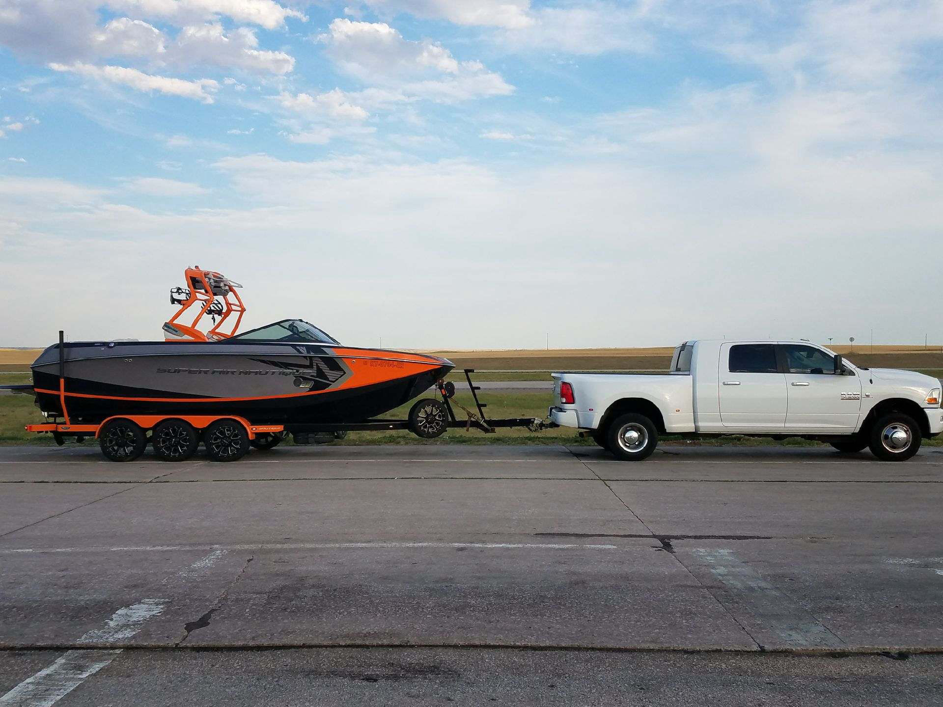 we can Towing your boat on trailer